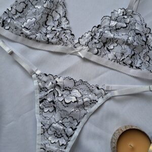 Conjunto bralette de puntilla, sin armado.